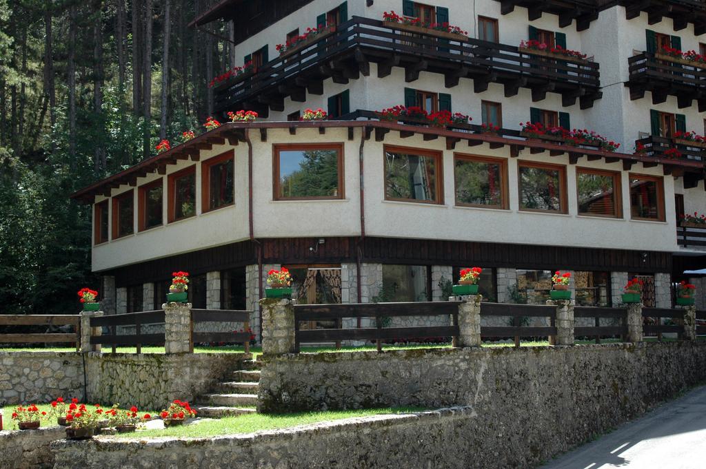 Hotel Garni Mille Pini Scanno Bagian luar foto