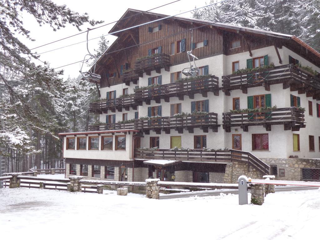 Hotel Garni Mille Pini Scanno Bagian luar foto