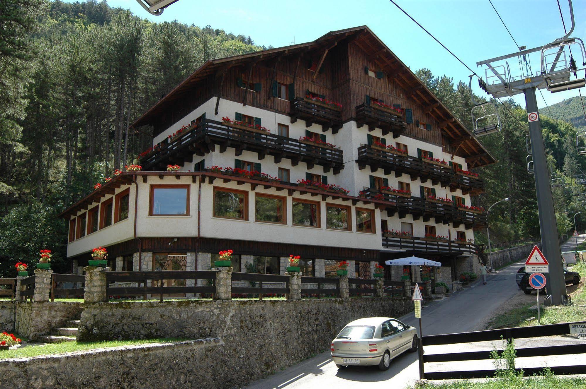 Hotel Garni Mille Pini Scanno Bagian luar foto